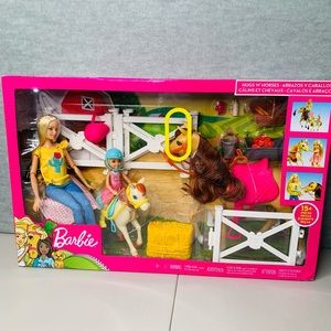 BARBIE Hugs ‘N Horses Playset W/Chelsea Doll FXH15 *NEW* SEE DESCRIPTION